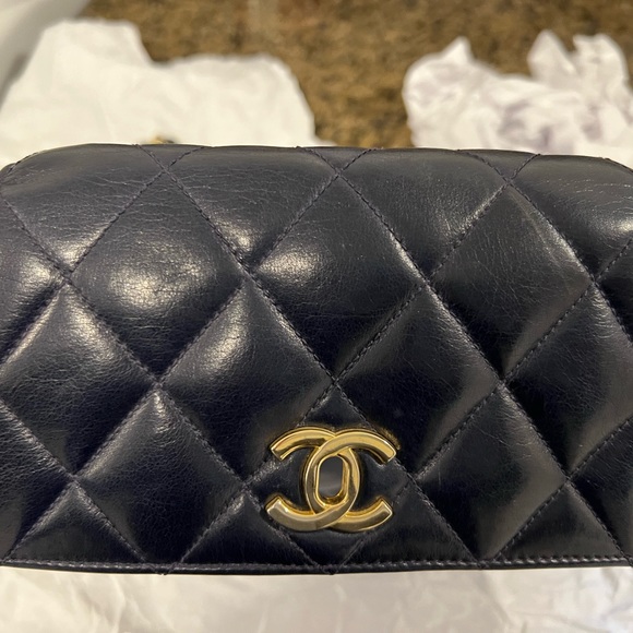 CHANEL Vintage Classic quilted lambskin navy handbag. Circa 1989-1991 - Picture 8 of 16